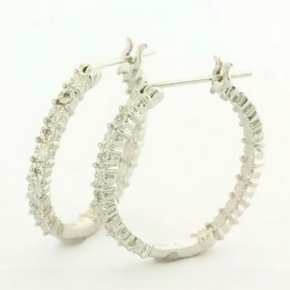 3/4” Natural Diamond Hoop Earrings